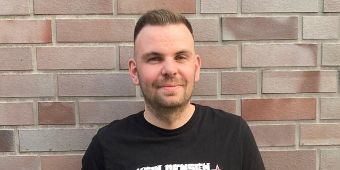 bzg-hh-pflegefachmann-ehemaliger Azubi Fabian arbeitet heute im AK Wandsbek